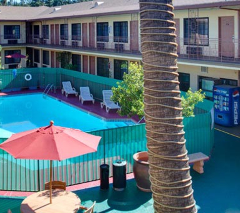 Studio City Court Yard Hotel - Studio City, CA