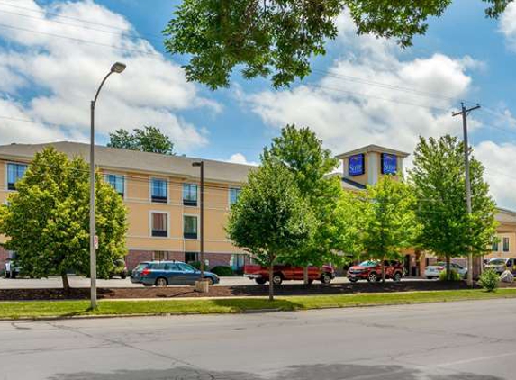 Sleep Inn & Suites Airport - Milwaukee, WI