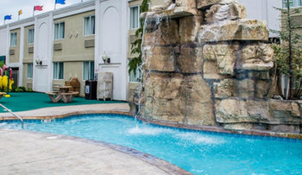 Quality Inn & Suites Rain Waterpark - Sandusky, OH