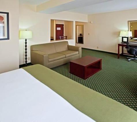 Holiday Inn Express & Suites Indianapolis - East - Indianapolis, IN