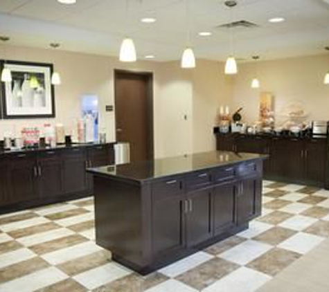 Hampton Inn & Suites Wheeling-The Highlands - Triadelphia, WV