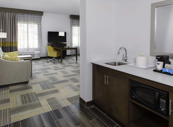 Hampton Inn & Suites Los Angeles/Hollywood - Los Angeles, CA