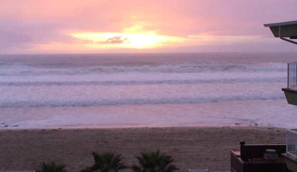 Surfer Beach Hotel - San Diego, CA