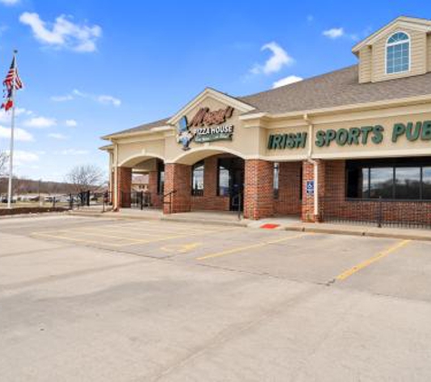 Mugsy's Pizza House & Irish Sports Pub - Pleasant Hill, IA