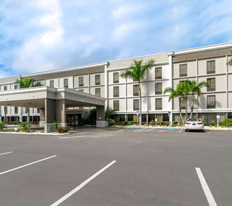 Comfort Inn & Suites St. Pete - Clearwater International Airport - Clearwater, FL