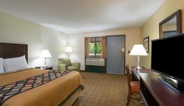 Super 8 by Wyndham White River Junction - White River Junction, VT