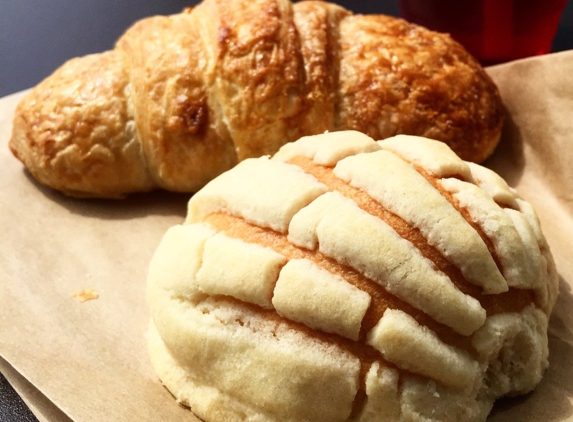 La Monarca Bakery - Santa Monica, CA