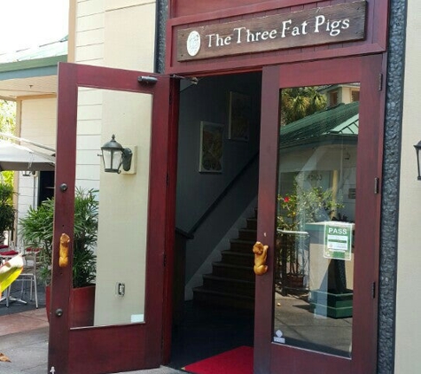 Three Fat Pigs - Waikoloa, HI