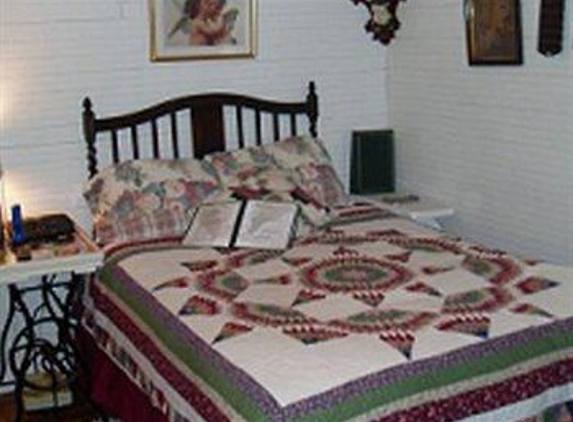 Victorian Lace Bed & Breakfast - Marion, IA