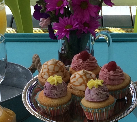 The Atlanta Cupcake Factory - Atlanta, GA. Yummy cupcakes for my dog's birthday party