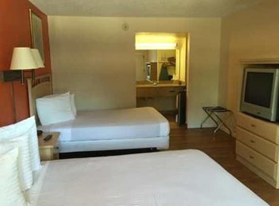 Country Hearth Inns and Suites - Kissimmee, FL