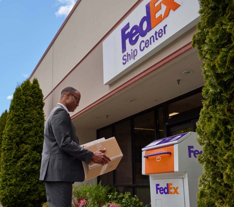 FedEx Ship Center - Hampton, VA