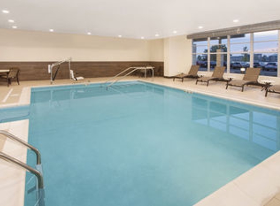 Holiday Inn Express & Suites Sandusky - Sandusky, OH