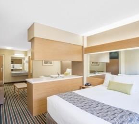 Microtel Inn & Suites by Wyndham Pigeon Forge - Pigeon Forge, TN