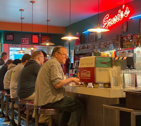 Ernie's Cafe & Steak House - Columbia, MO