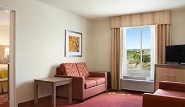 Days Inn & Suites by Wyndham Caldwell - Caldwell, OH