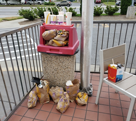 McDonald's - Hendersonville, NC. Management at this Hendersonville McDonald's advised that he "didn't have the help" to empty trash cans. If I were the manager, I would have emptied the can myself.