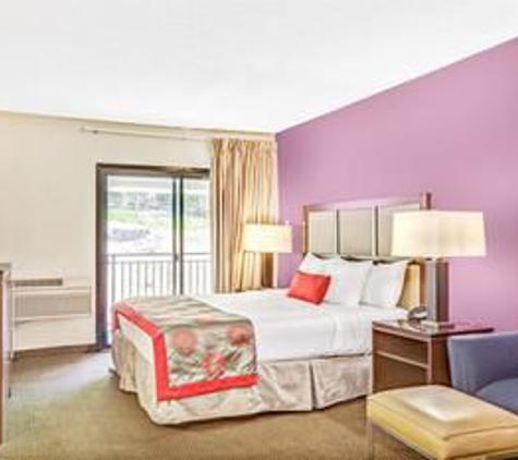 Ramada by Wyndham Rockaway - Rockaway, NJ