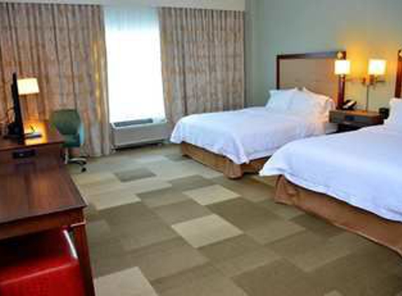 Hampton Inn & Suites Deland - Deland, FL