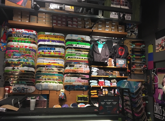 Zumiez - Roseville, CA