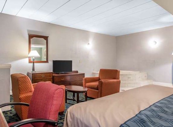 Econo Lodge - Cranston, RI