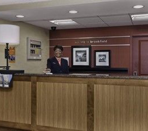 Hampton Inn - Brookfield, WI