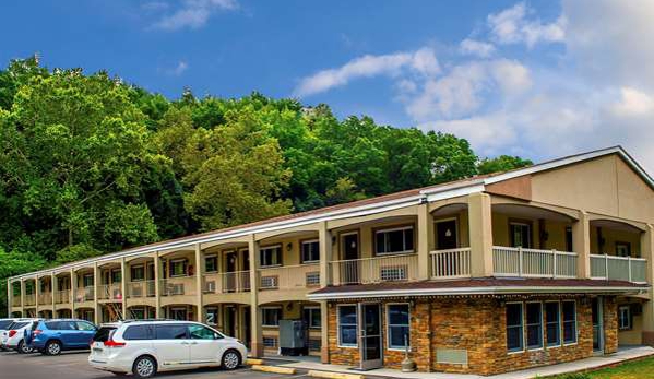 Econo Lodge - Clairton, PA