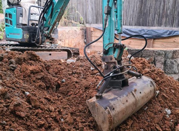 Peter Kelly's Micro Machinery - Bli Bli, QLD. Peter Kelly Micro digger