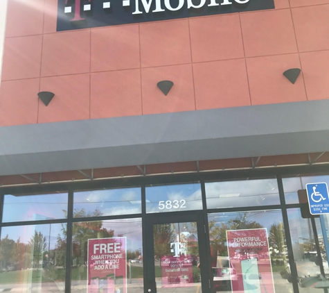 T-Mobile - Des Moines, IA