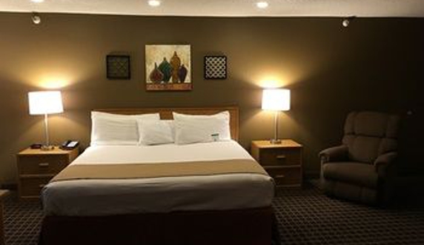 Quincy Inn & Suites - Quincy, IL