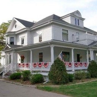 Lindsay House Bed & Breakfast - Manawa, WI