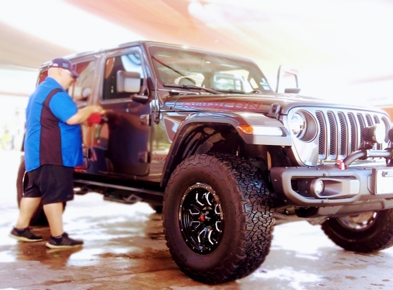 Apple Car Wash & Lube Center - Richmond, TX