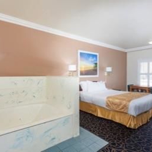 Days Inn & Suites by Wyndham South Gate - South Gate, CA