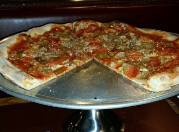 Iannuccis Pizzeria & Italian Restaurant - Asheville, NC