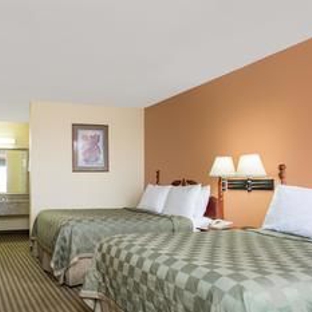 Days Inn by Wyndham Orange - Orange, TX