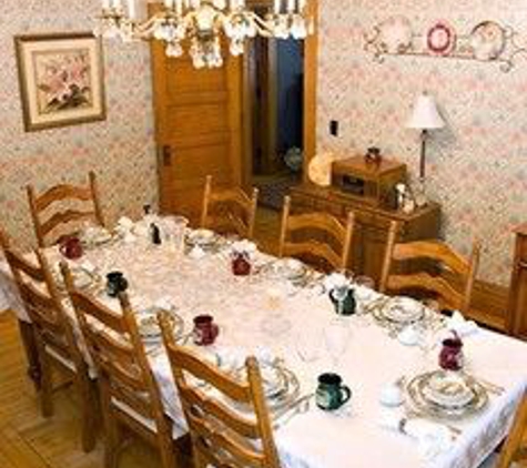 Lindsay House Bed & Breakfast - Manawa, WI