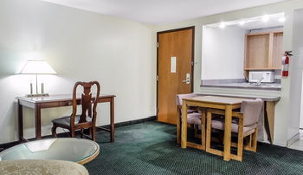 Econo Lodge - Denver, PA