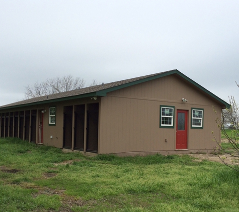 Country Paws Boarding Hotel - Kaufman, TX