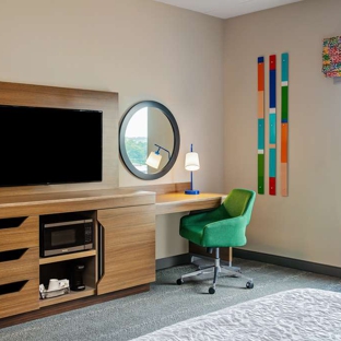 Hampton Inn & Suites Raleigh Midtown - Raleigh, NC