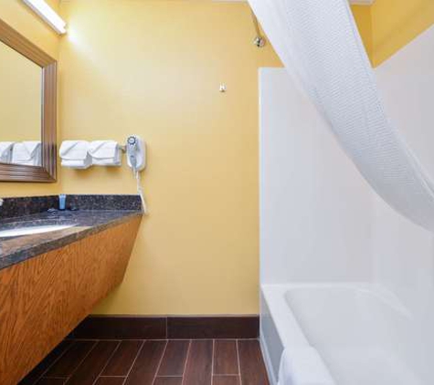 Americas Best Value Inn - Eldon, MO