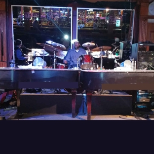 88 Keys Sports Bar with Dueling Pianos - seattle, WA