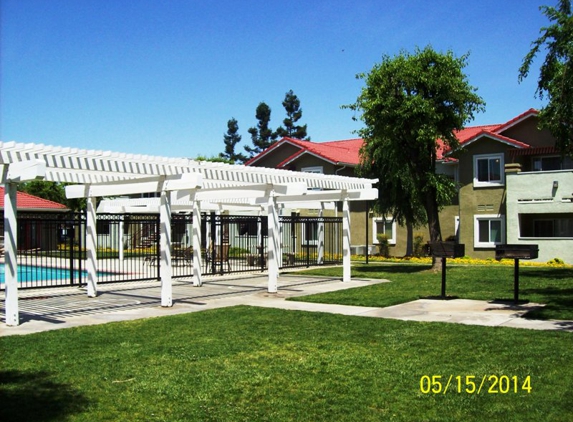 Villa Robles Apartments - Porterville, CA