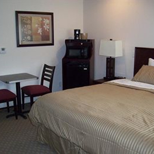 Price Pointe Inn - Waukesha, WI