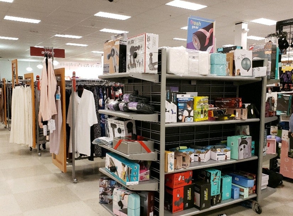 T.J. Maxx & HomeGoods - Grand Rapids, MI