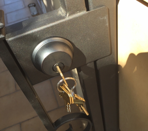 Pro key Locksmith - San Fernando, CA. New Deadbolt