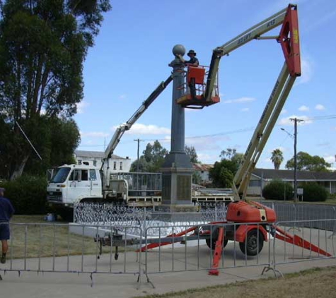 Lincoln Grove Monuments & Memorials - West Tamworth, NSW