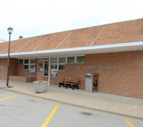 Mackinaw District Public Library - Mackinaw, IL