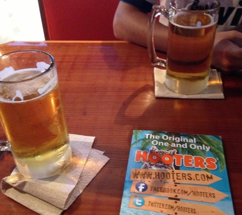 Hooters - Arlington, TX