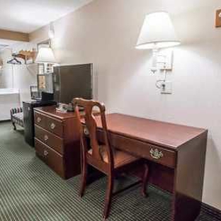 Econo Lodge - Pooler, GA