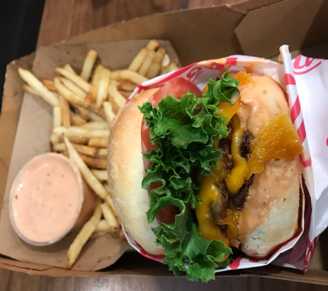 Monty's Good Burger - Los Angeles, CA